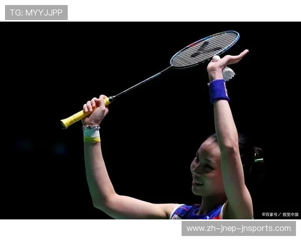 羽毛球如何发吊球